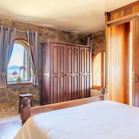 Holiday home Hervorragende Auf Einem Huegel Mit 360-grad-blick Ueber Zwei Buchten