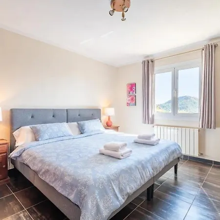 Hervorragende Auf Einem Huegel Mit 360-grad-blick Ueber Zwei Buchten Holiday home