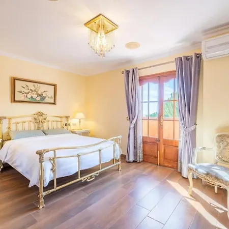 Hervorragende Auf Einem Huegel Mit 360-grad-blick Ueber Zwei Buchten Holiday home Alcudia (Mallorca)